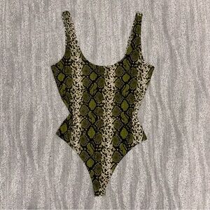 VTG Y2K Wild Honey Green Snake Print Bodysuit Open Back Made In USA Women’s Sz M